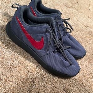 Gray & Red Roshes Little Kids size 3